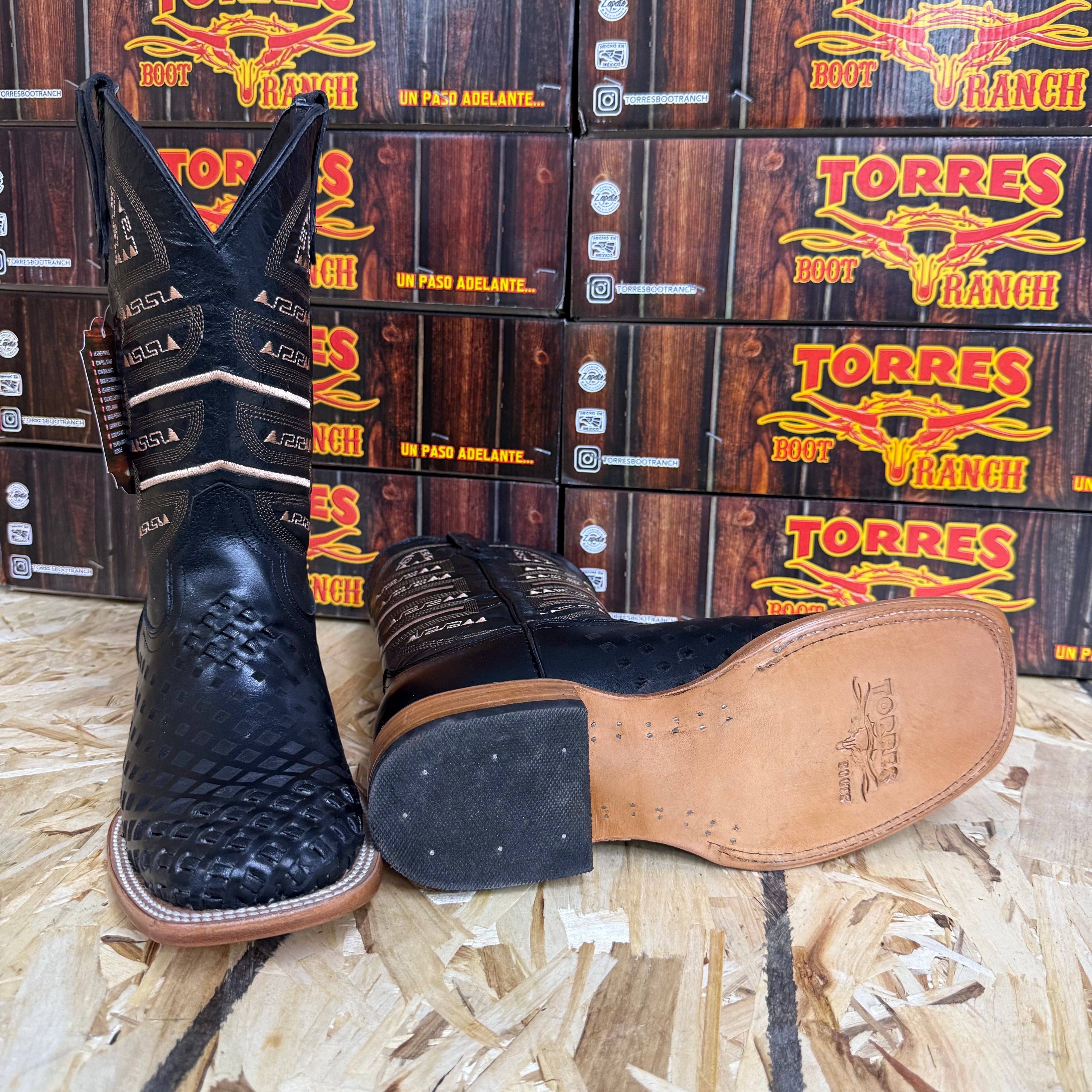 ENGRAVED BLACK LEATHER TORRES BOOT