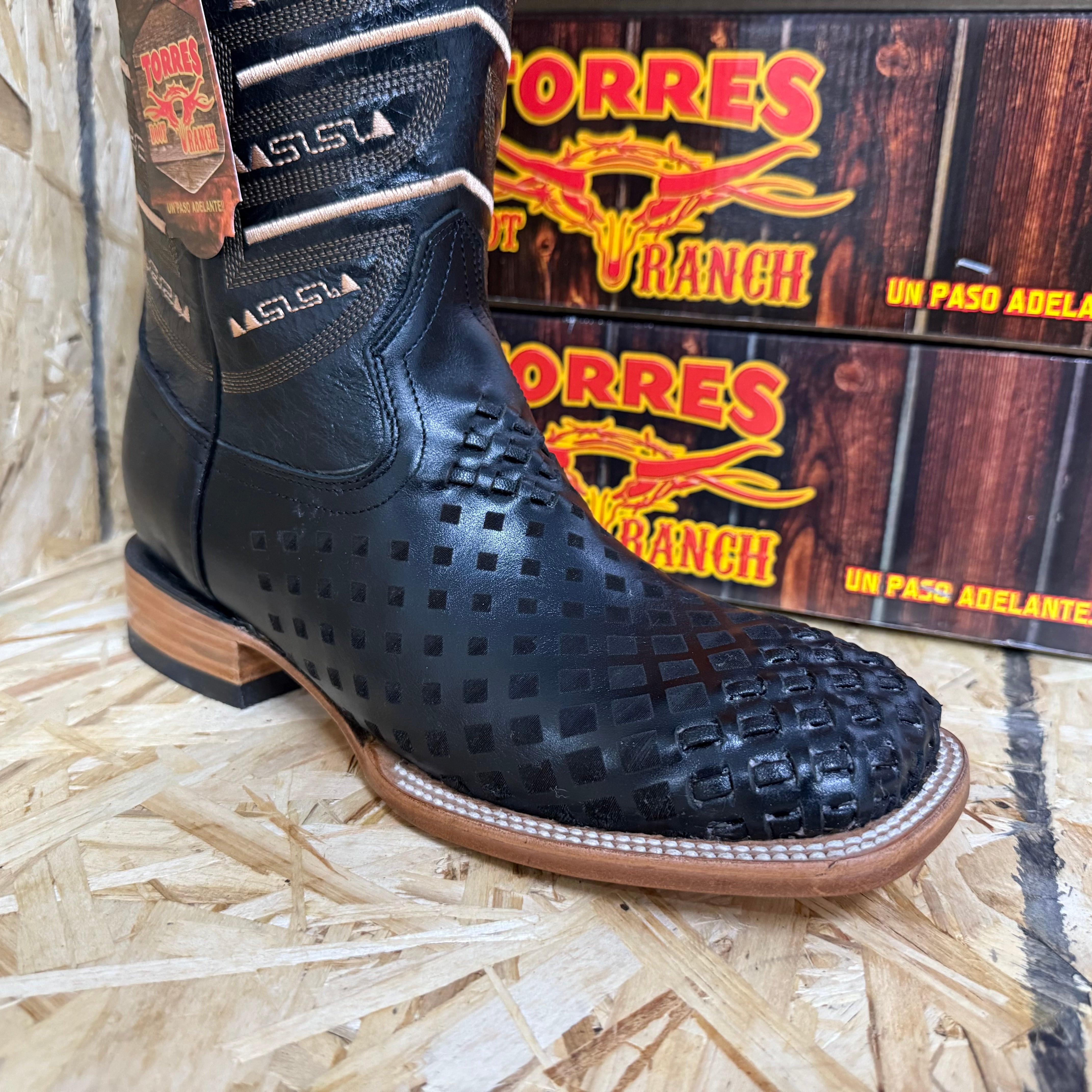 ENGRAVED BLACK LEATHER TORRES BOOT