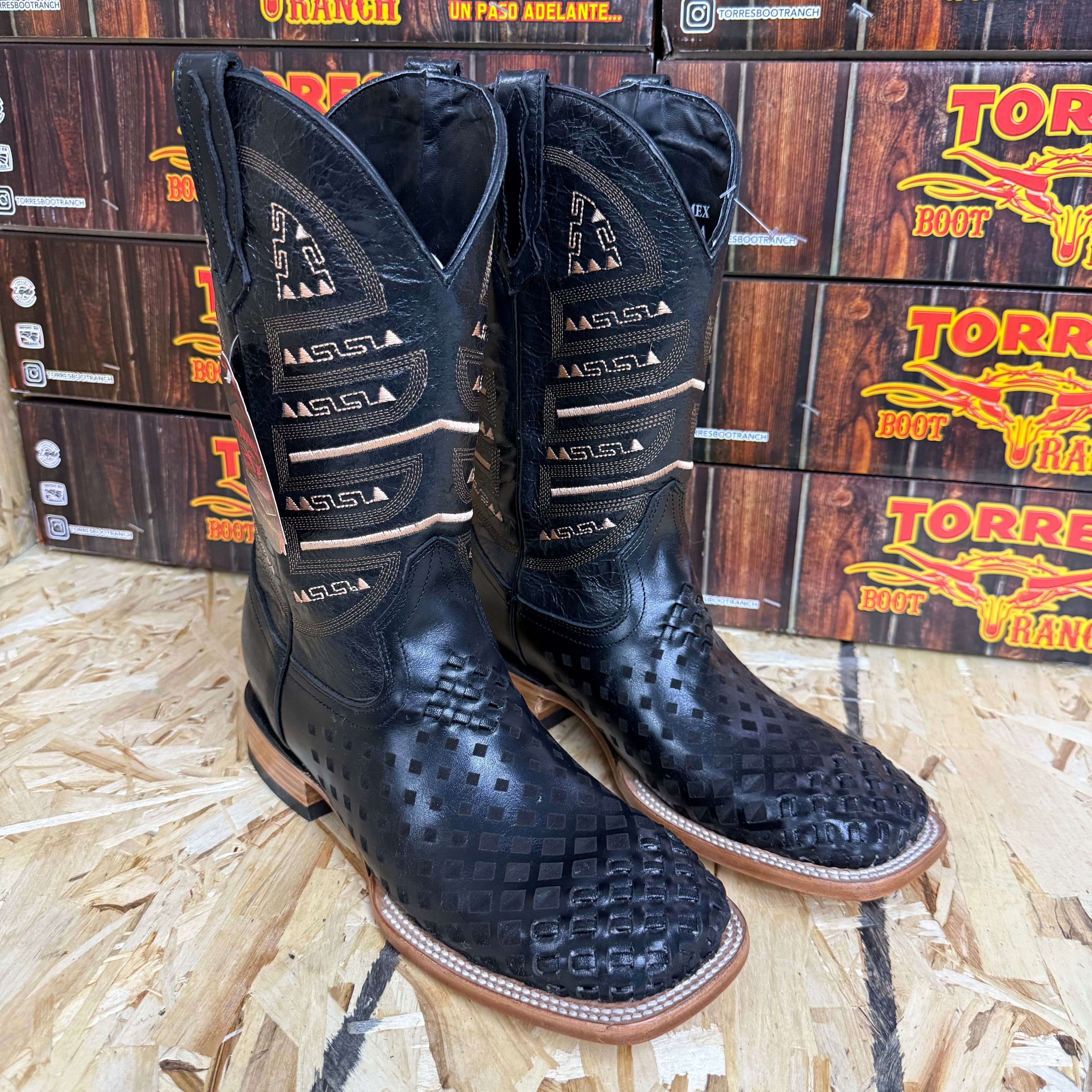 ENGRAVED BLACK LEATHER TORRES BOOT