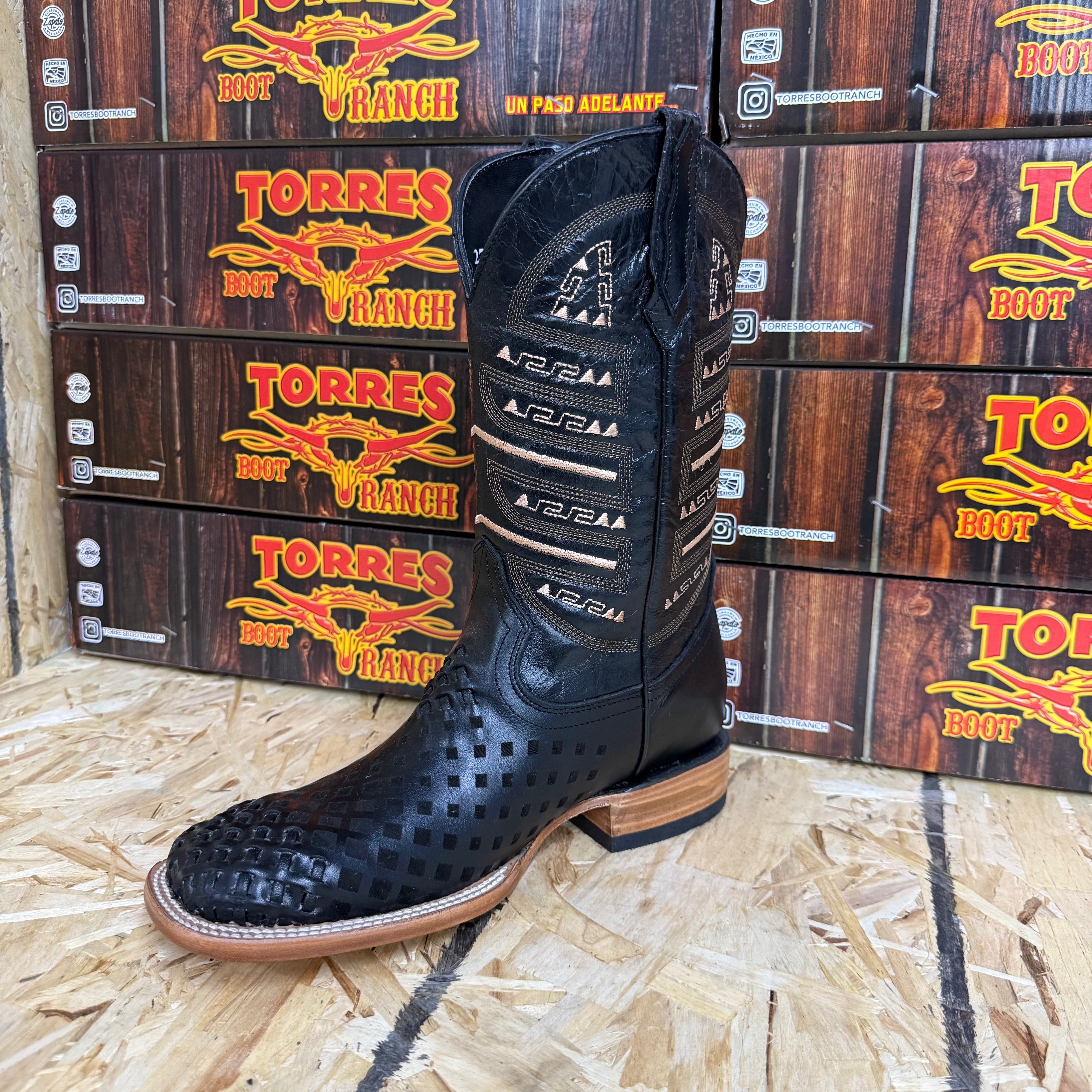 ENGRAVED BLACK LEATHER TORRES BOOT