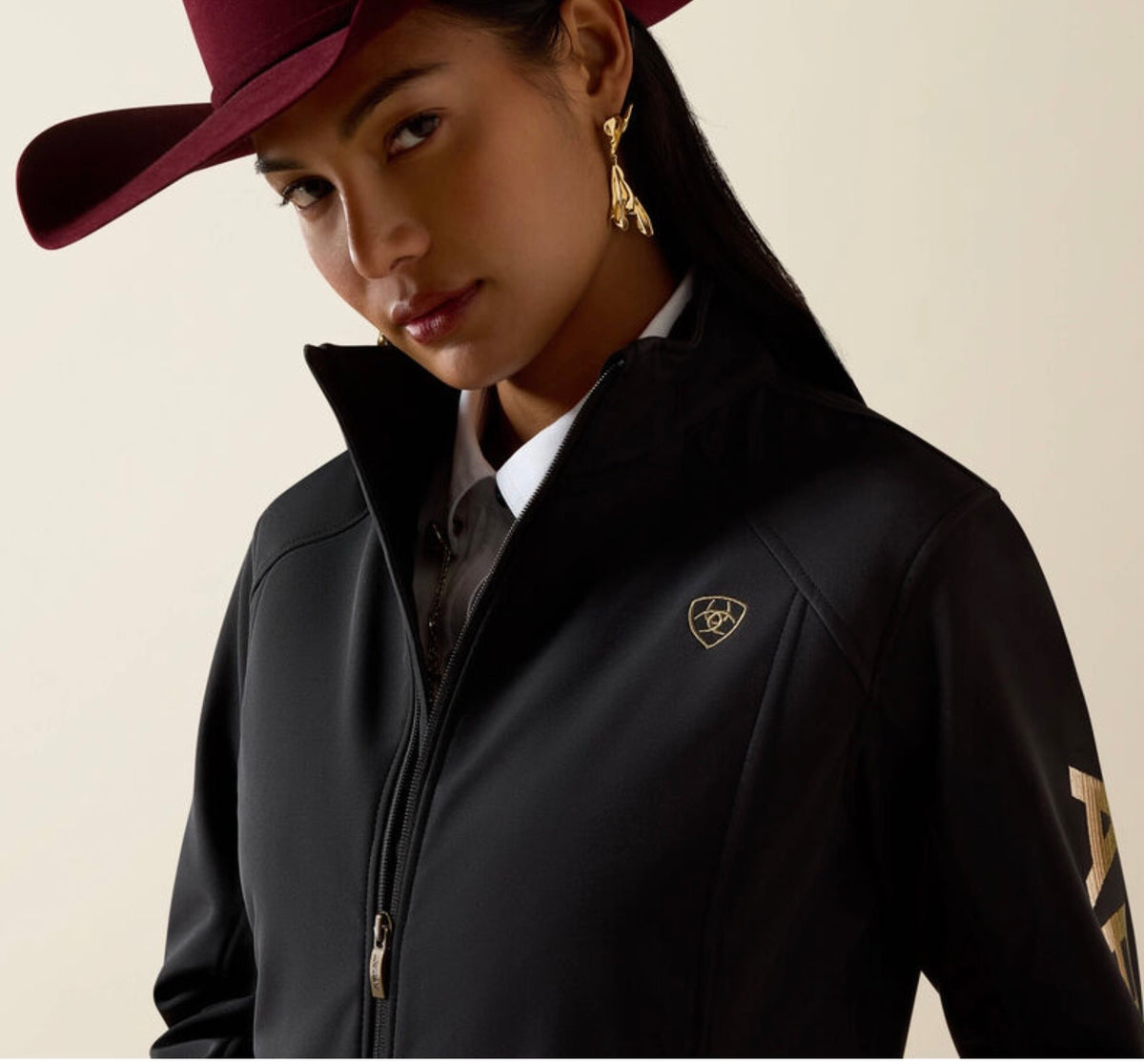 ARIAT WOMEN LOGO SOFTSHELL JKT BLACK/STONEWALL