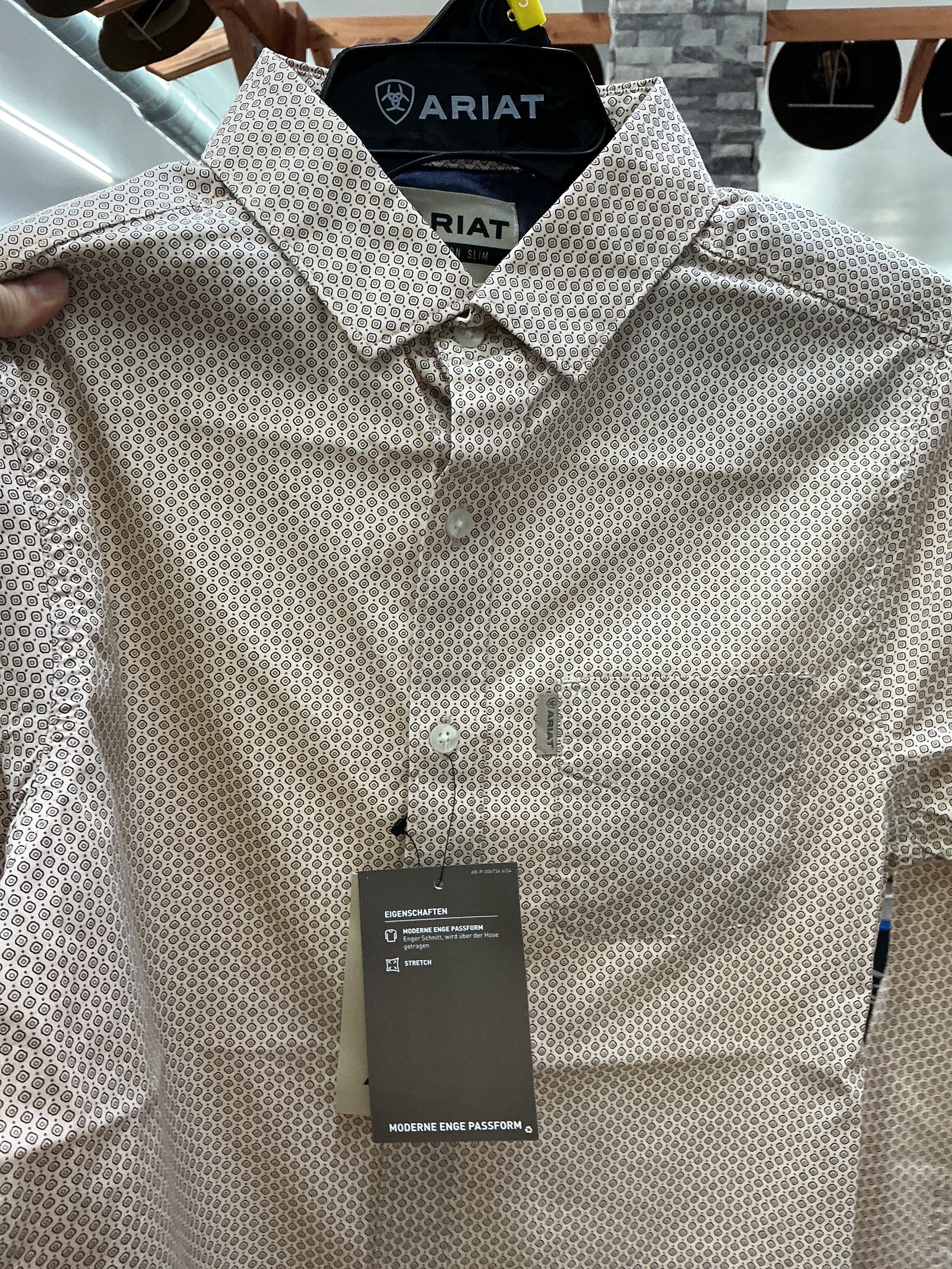 Ariat Men’s White Geo Print Long Sleeve Western Shirt – Style 10079426