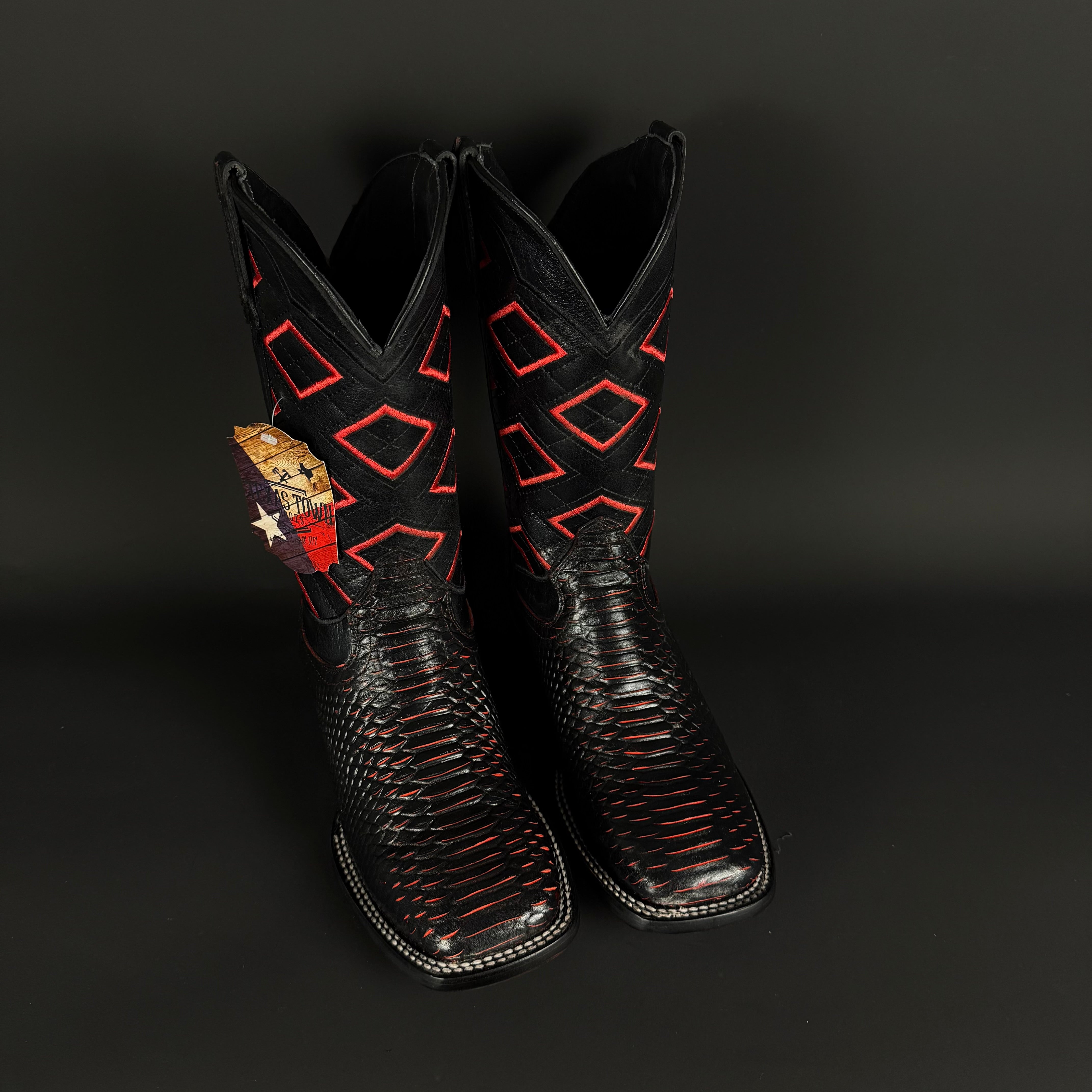 Torres Boot Ranch - Python Print - Black/Red