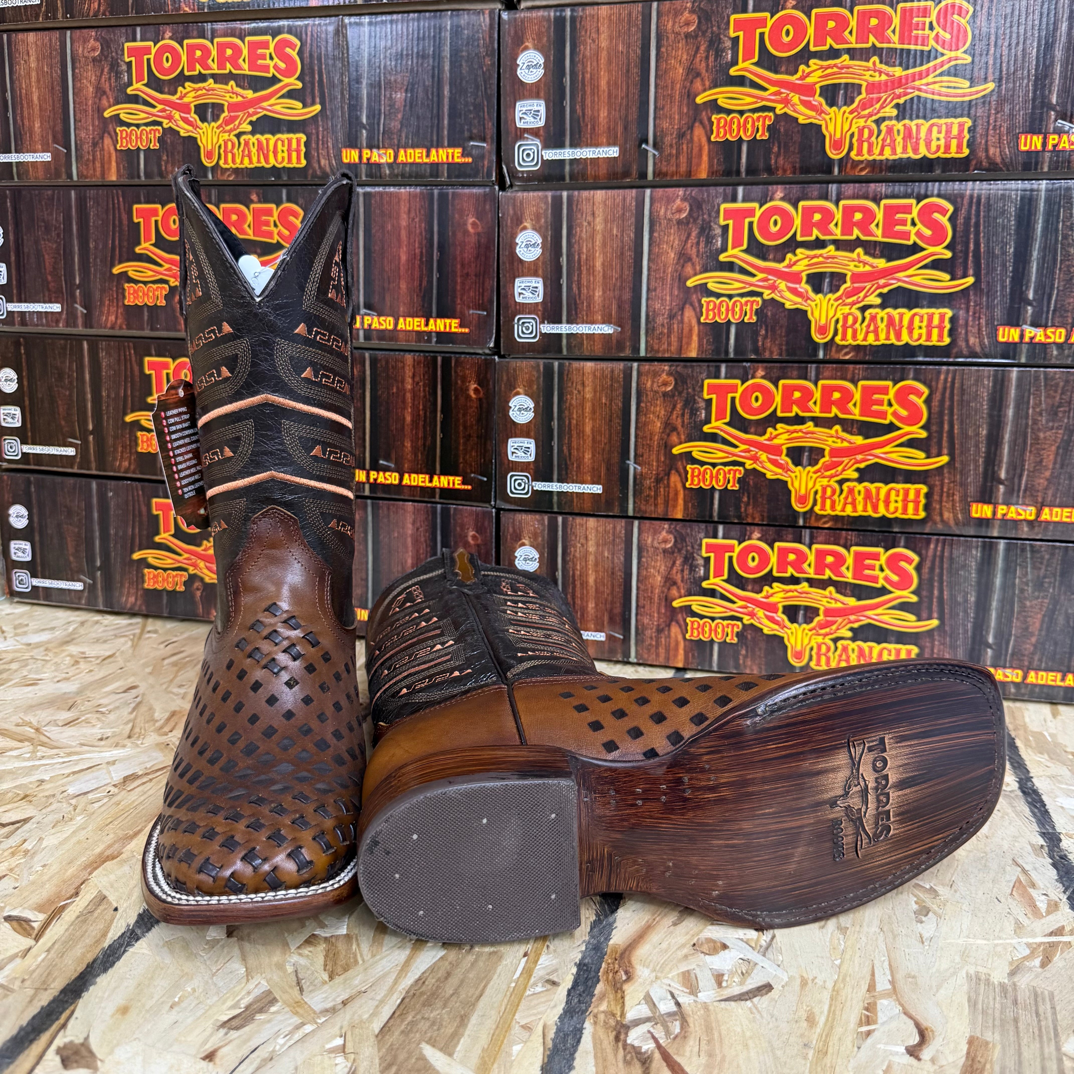 ENGRAVED BROWN LEATHER TORRES BOOT