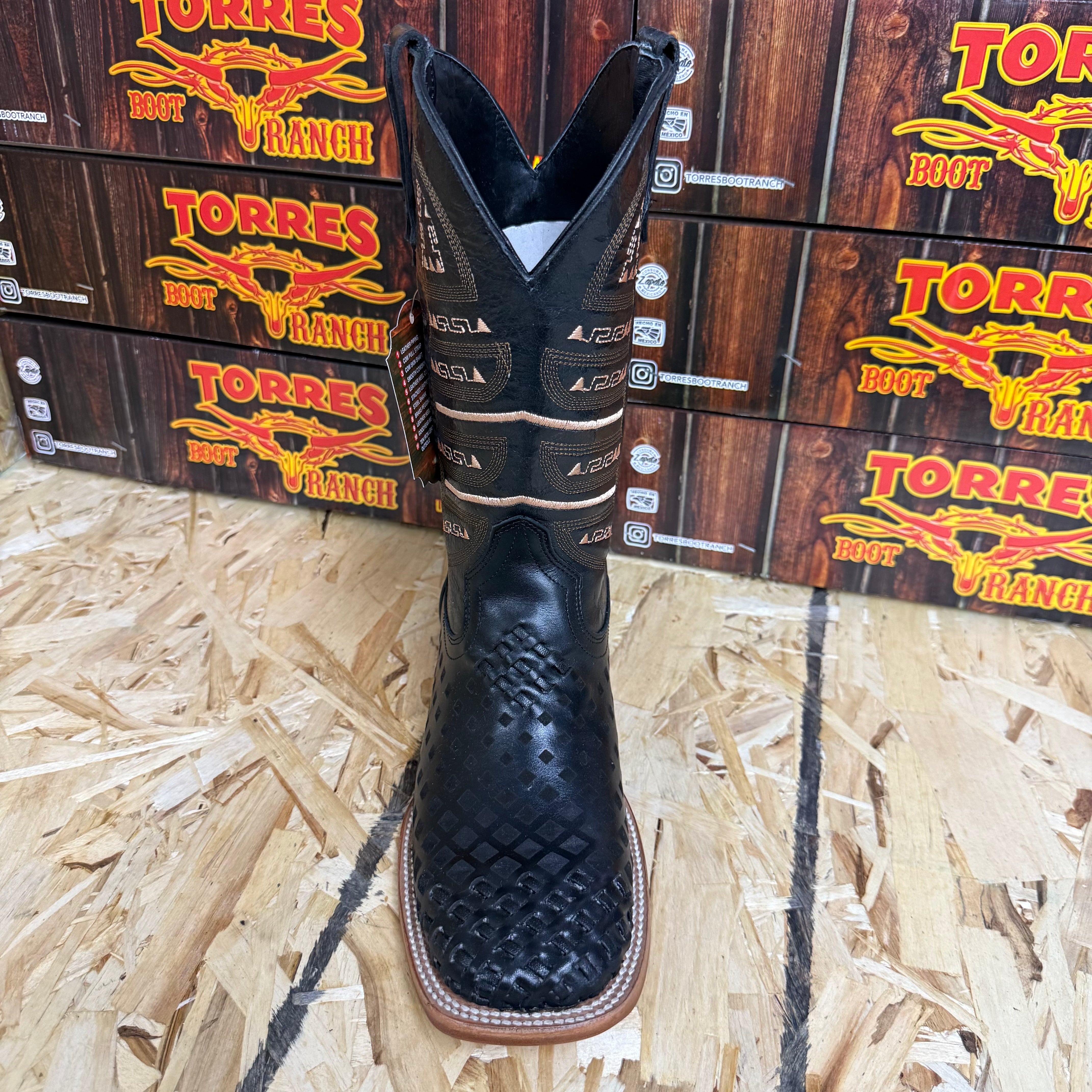 ENGRAVED BLACK LEATHER TORRES BOOT