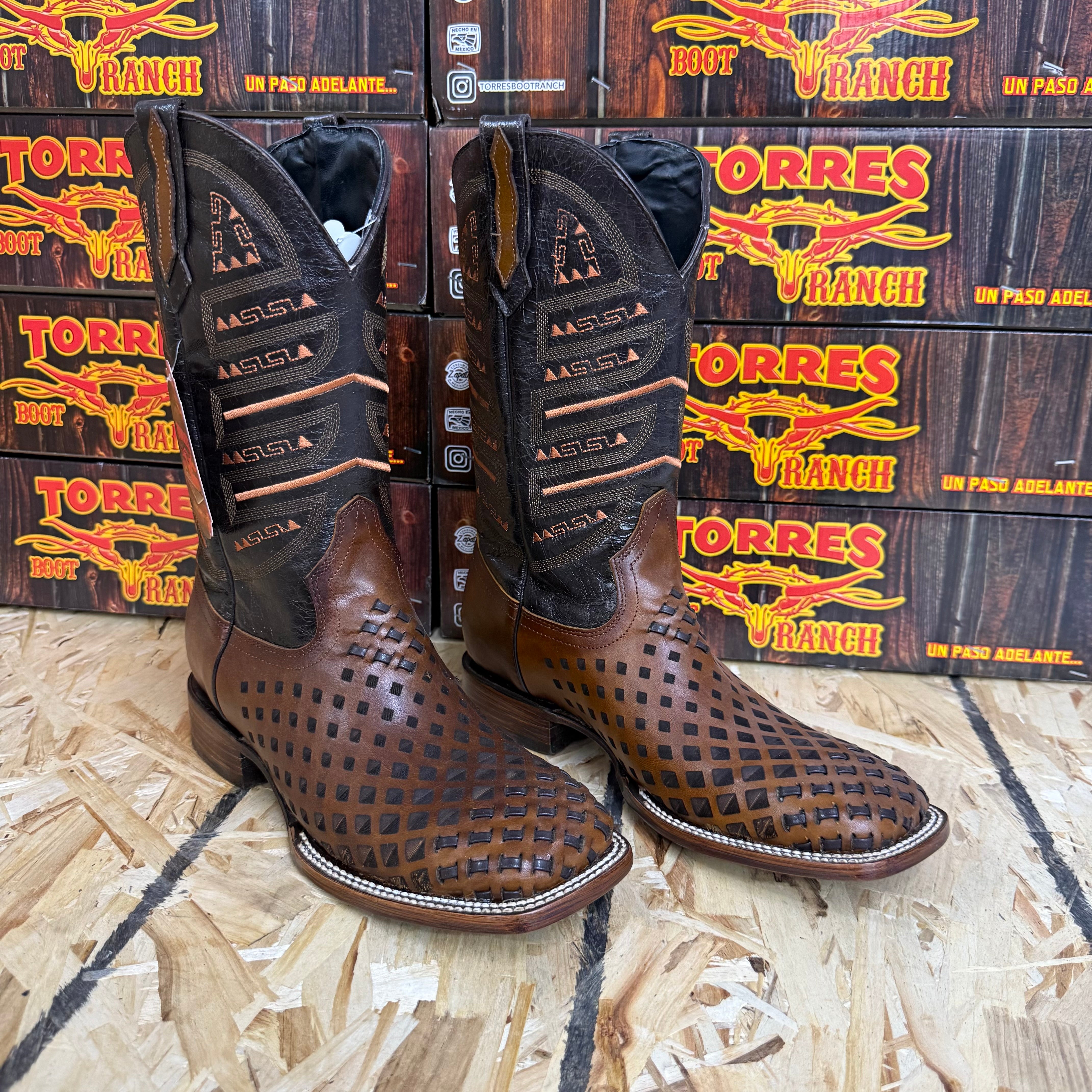 ENGRAVED BROWN LEATHER TORRES BOOT