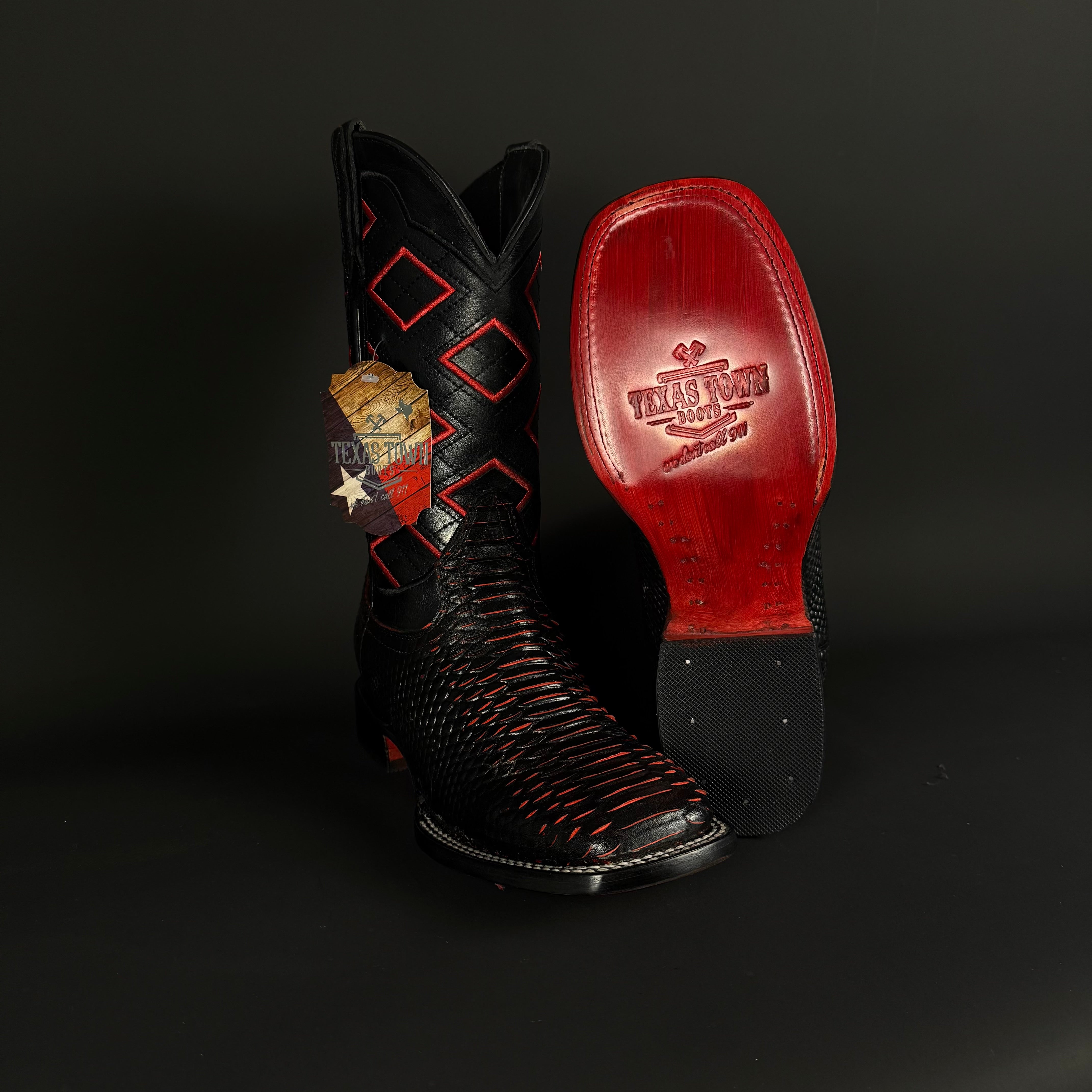 Torres Boot Ranch - Python Print - Black/Red