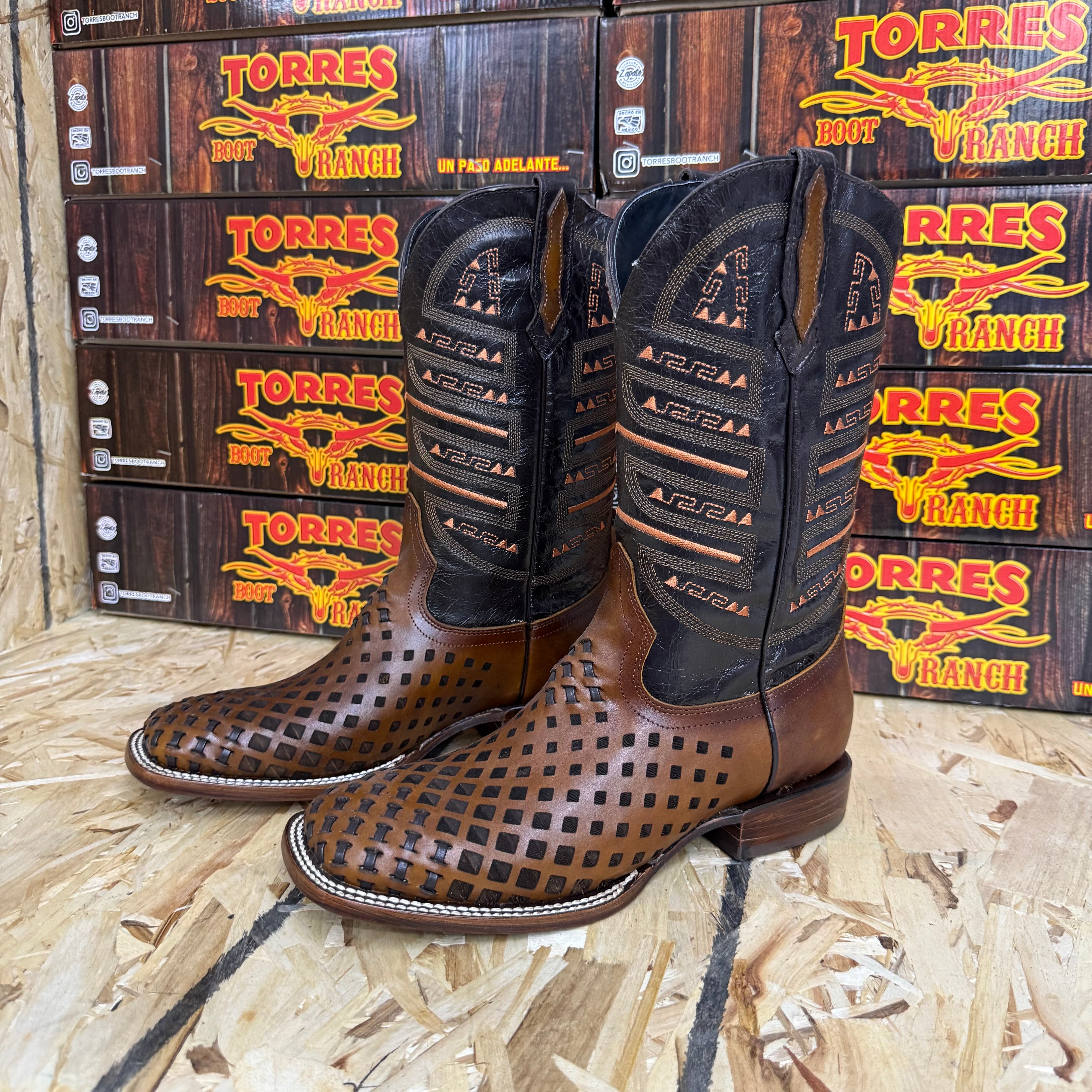 ENGRAVED BROWN LEATHER TORRES BOOT