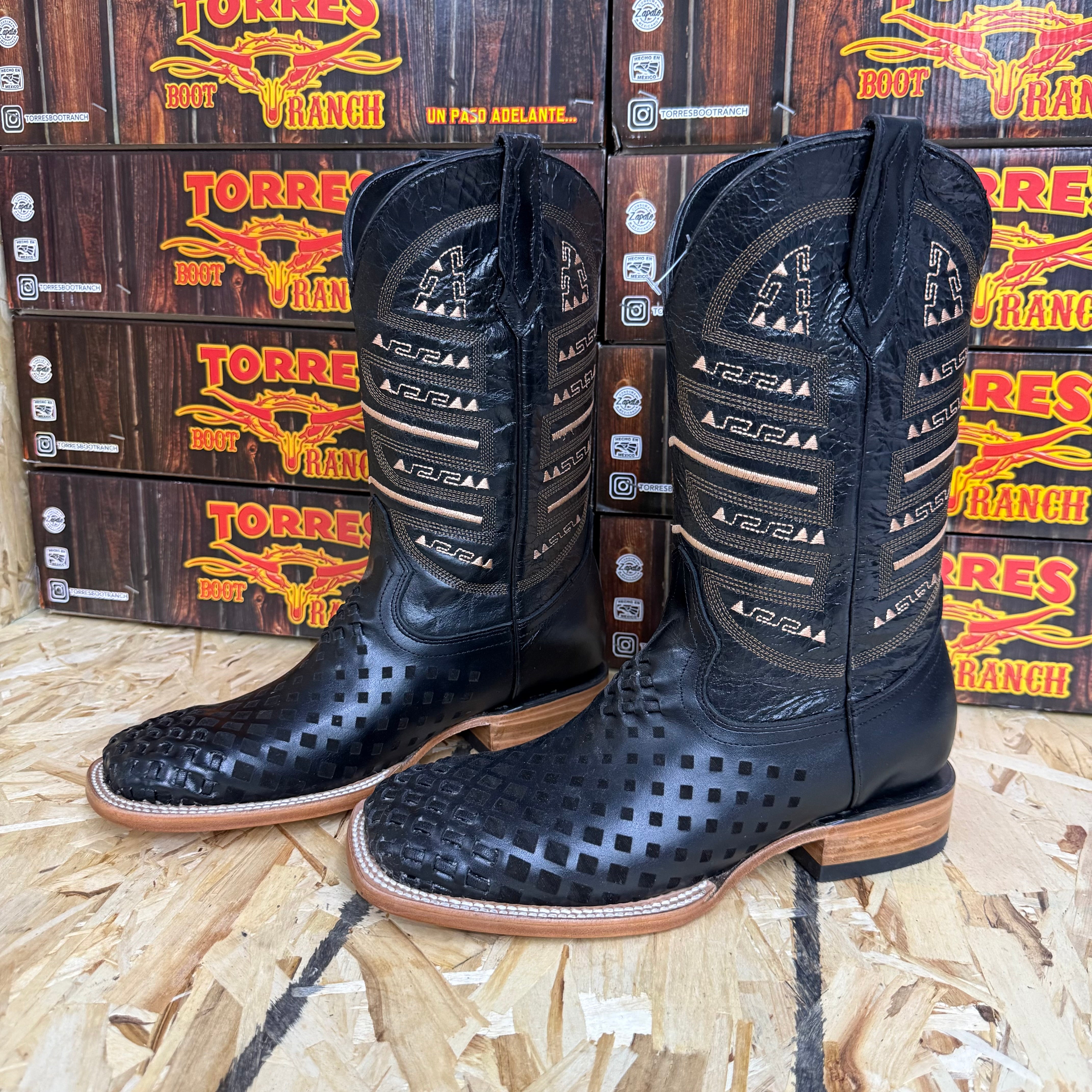 ENGRAVED BLACK LEATHER TORRES BOOT