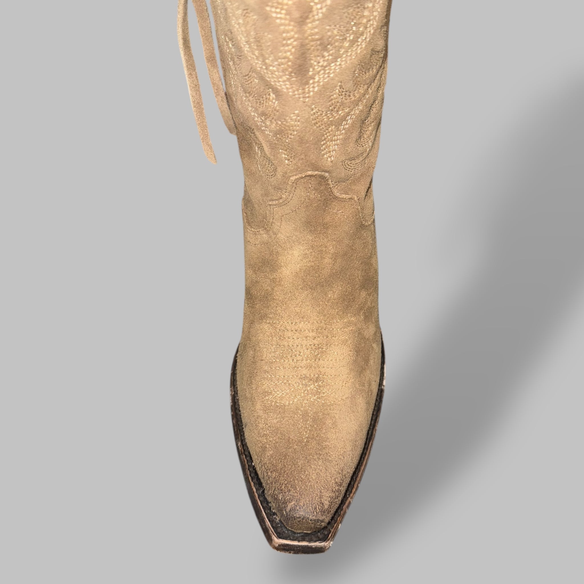 Wmns Laramie Stretchfit - Distressed Dijon Suede