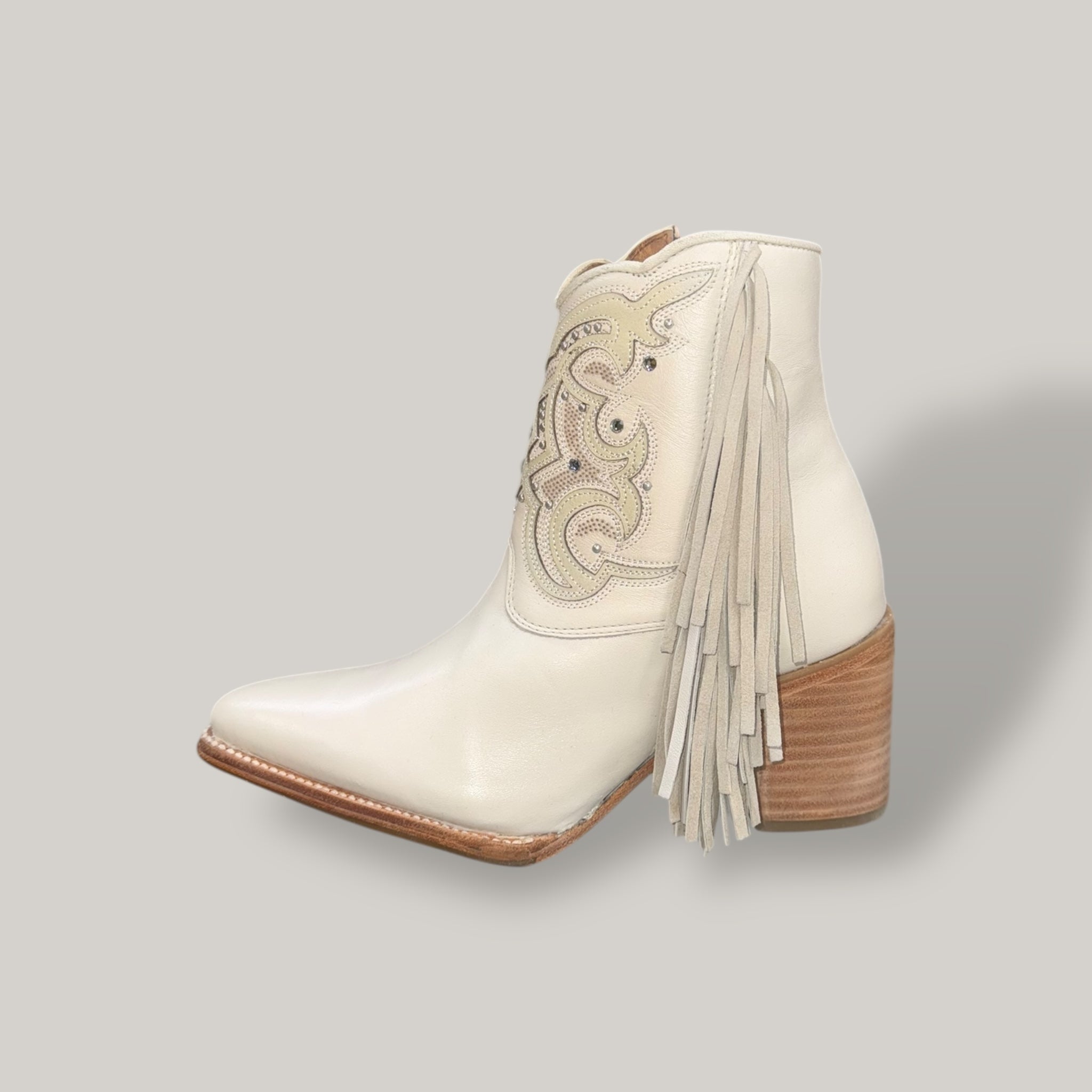 Women's Cuadra - White Overlay & Studs With Fringe - CU708