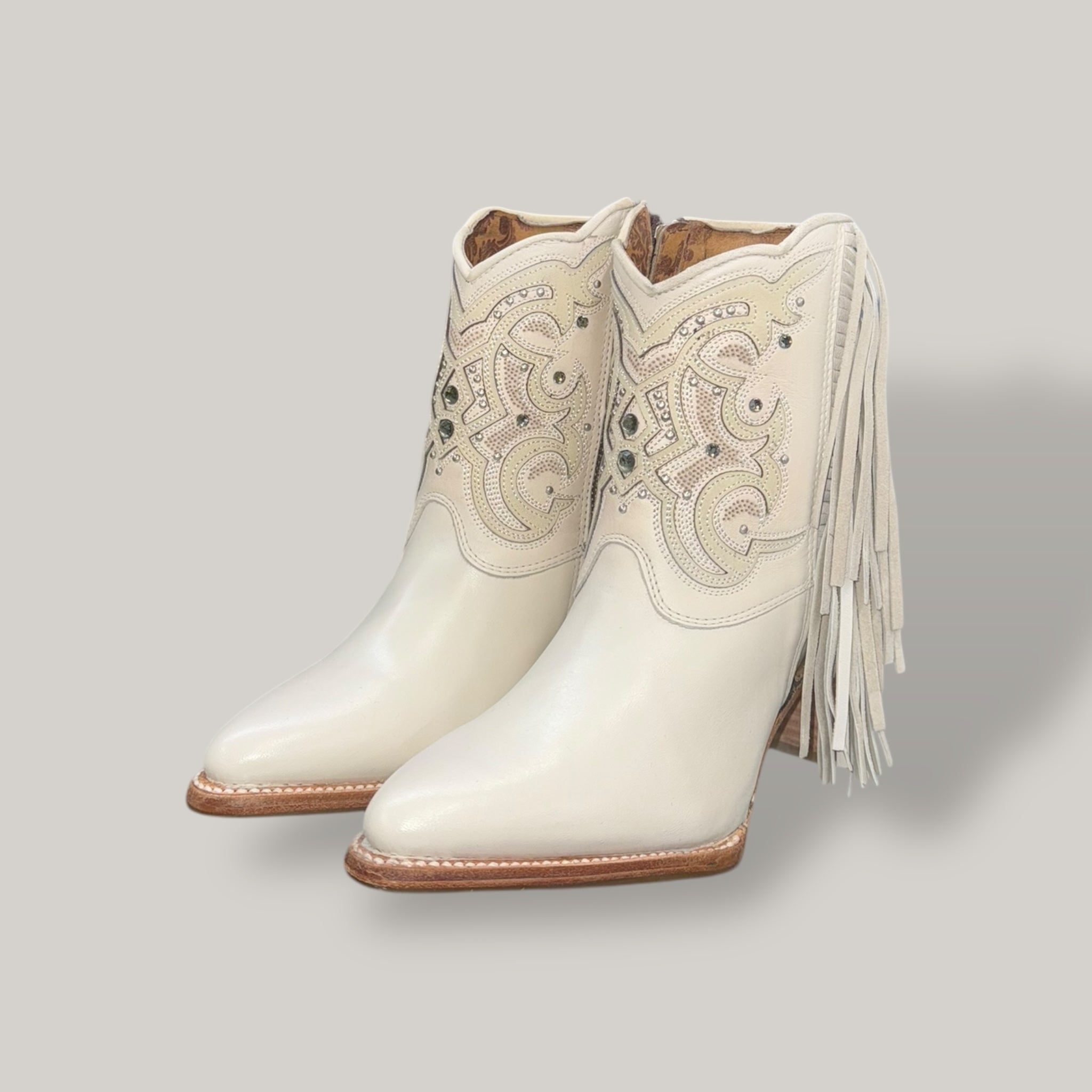 Women's Cuadra - White Overlay & Studs With Fringe - CU708