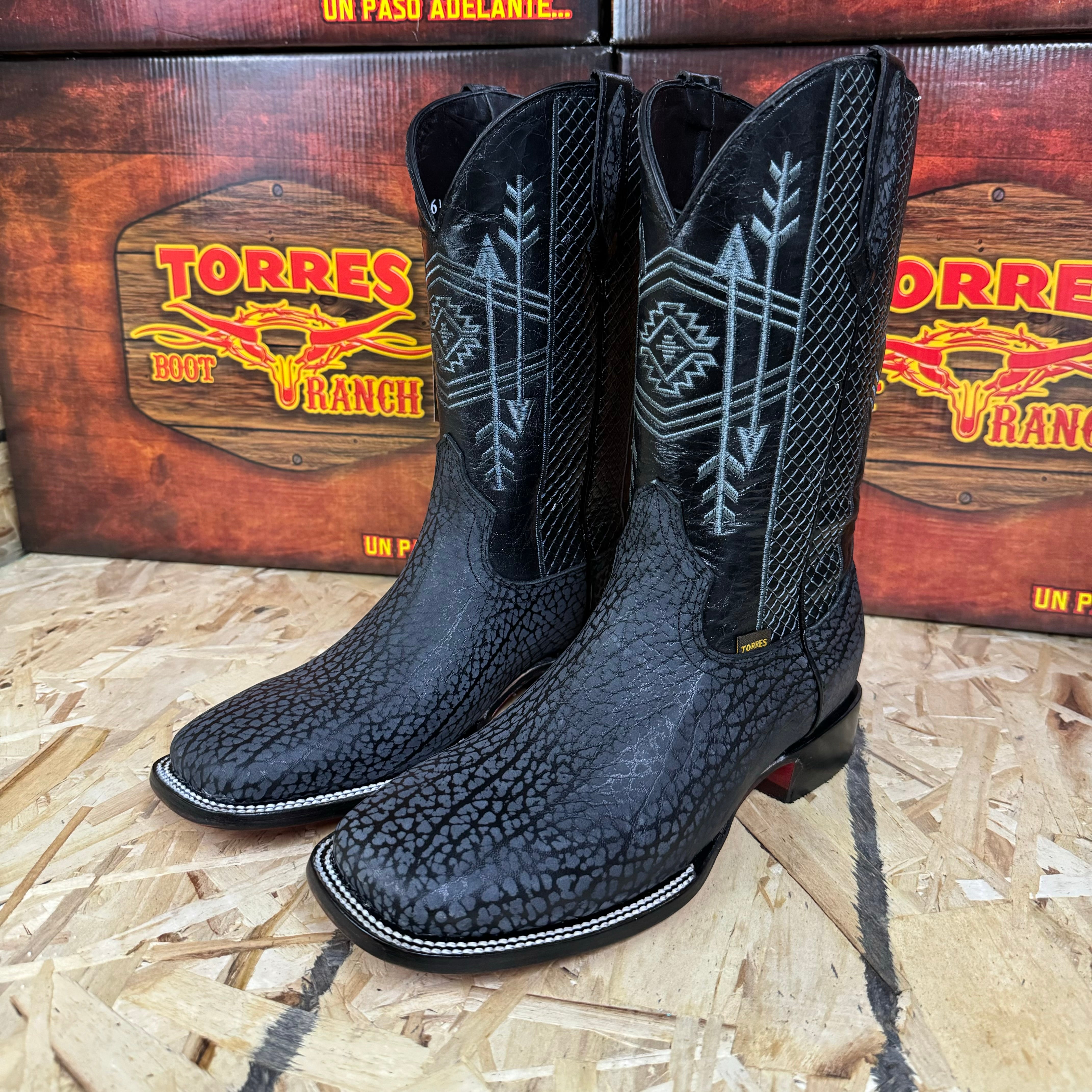 CUELLO DE TORO NEGRO TORRES BOOT