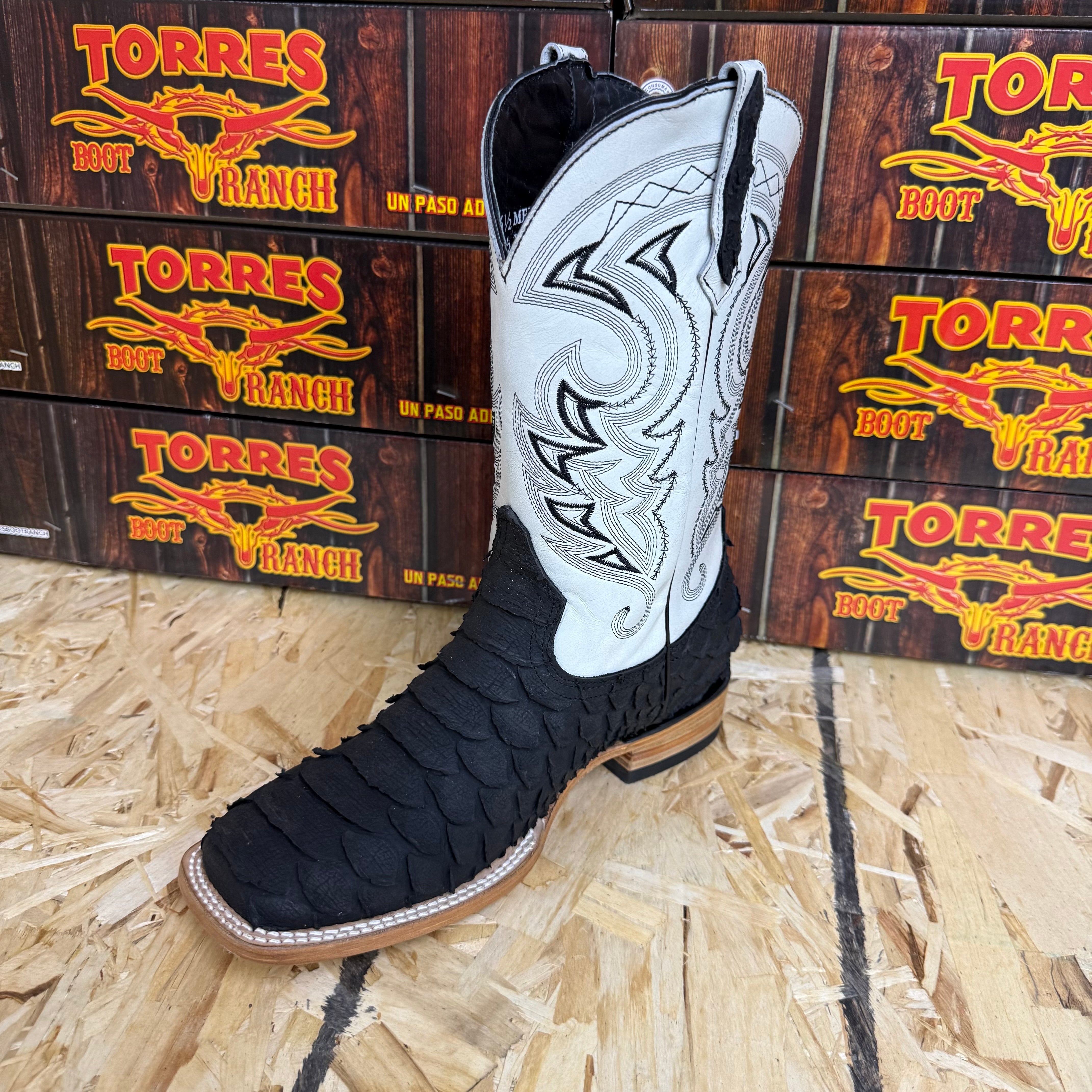 PITON JUMBO NEGRO MATTE TORRES BOOT