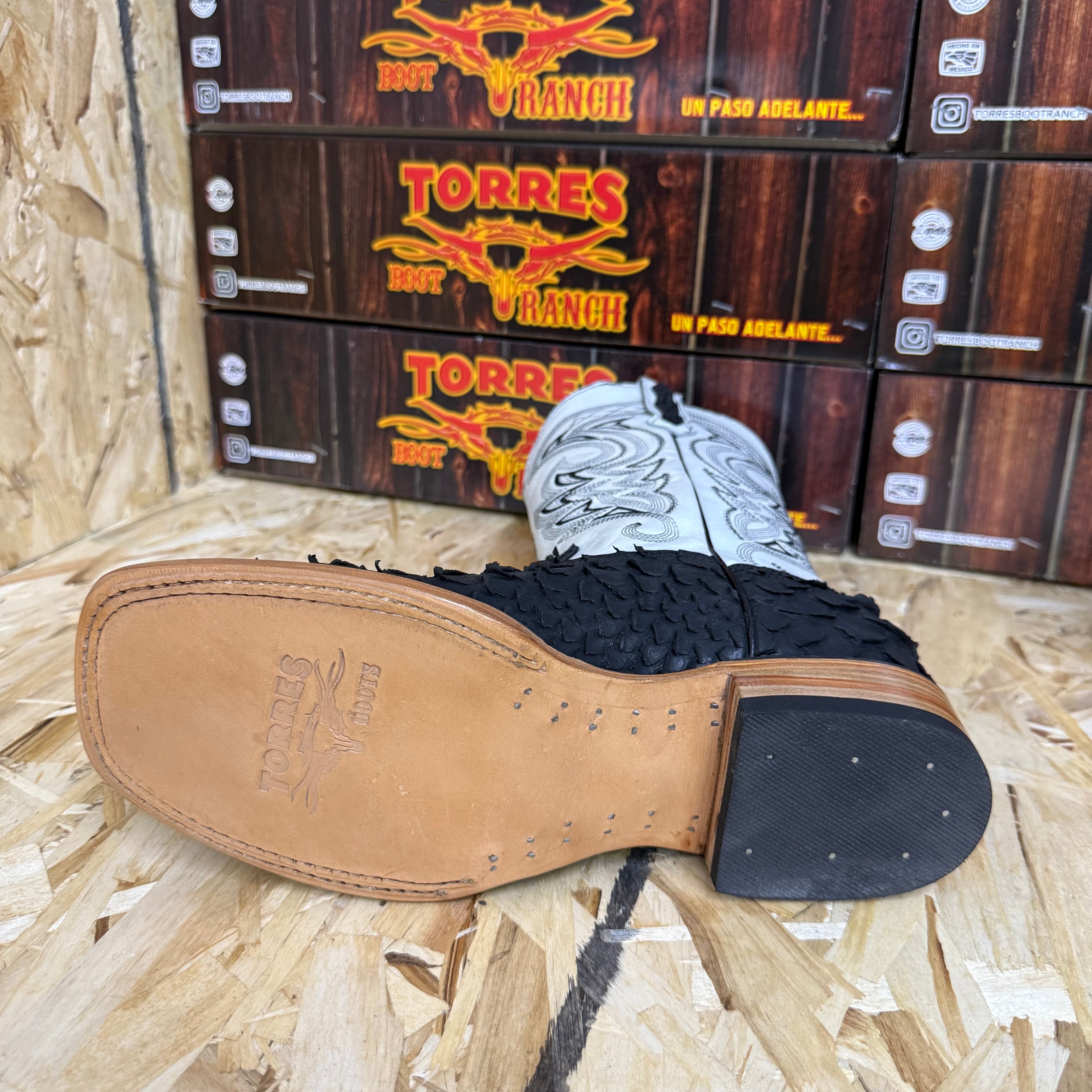 PITON JUMBO NEGRO MATTE TORRES BOOT